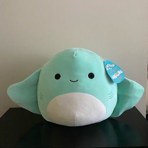 Maggie stingray 12” squishmallow